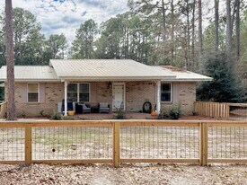 1934 Co Hwy 3280 in Freeport, FL - Building Photo