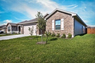 7906 Lariat Toss Dr in Corpus Christi, TX - Building Photo - Building Photo
