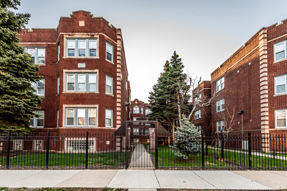 1123 N Lawler Ave in Chicago, IL - Building Photo