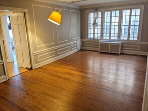 7447 N Hoyne Ave in Chicago, IL - Building Photo - Building Photo