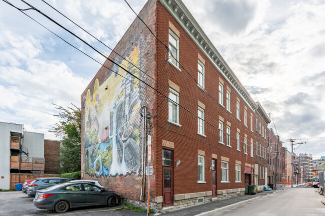 206 Des Commissaires Rue E in Québec, QC - Building Photo - Building Photo