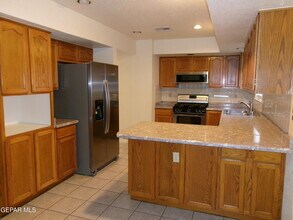 7005 Black Ridge Dr in El Paso, TX - Building Photo - Building Photo
