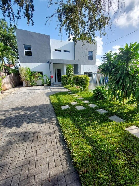 2839 SW 25th Ter in Miami, FL - Building Photo