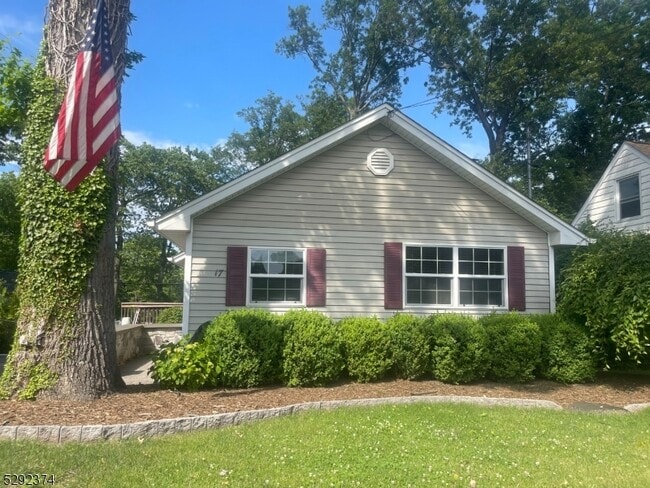 17 Upper Rainbow Tr in Denville, NJ - Building Photo - Building Photo