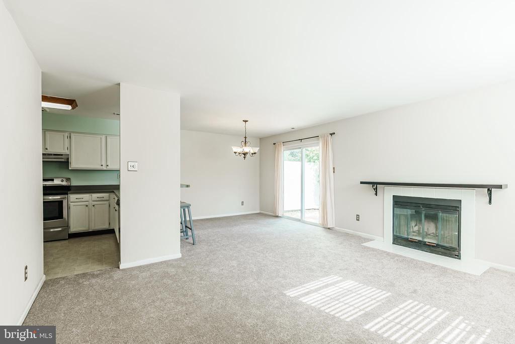 30 Bark Hollow Ln in Horsham, PA - Building Photo
