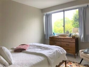 969 Hilgard Ave, Unit 309 in Los Angeles, CA - Foto de edificio - Building Photo