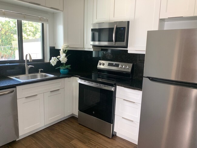 1975 SW 17th Ct in Miami, FL - Foto de edificio - Building Photo