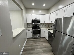 2518 Fairfax Dr-Unit -A in Arlington, VA - Building Photo - Building Photo