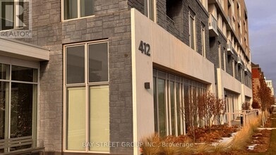 412 Silver Maple Rd in Oakville, ON - Building Photo - Building Photo