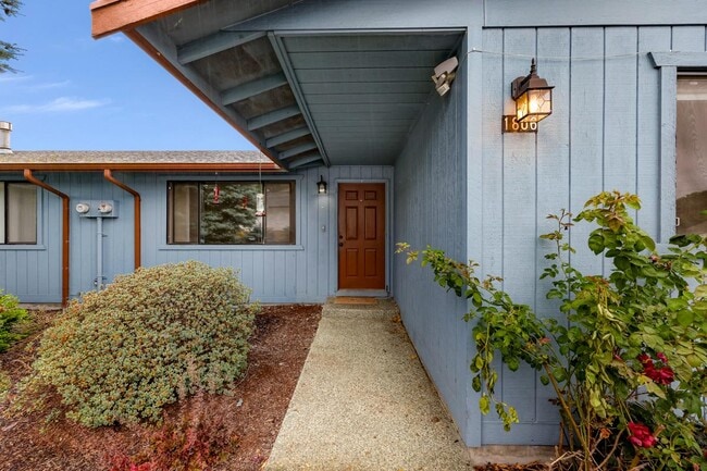 property at 1806 N 40th Pl