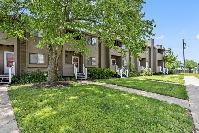 1707 E Walnut Lawn St in Springfield, MO - Building Photo - Building Photo