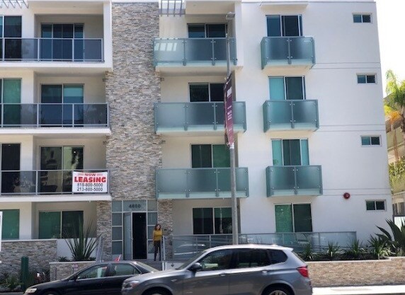 Coldwater Flats in Studio City, CA - Foto de edificio