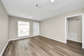 1736 Crestdale Dr in Houston, TX - Building Photo - Building Photo