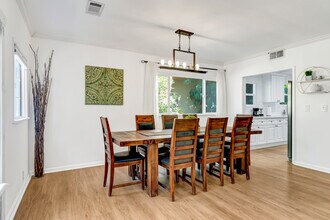 7713 Oakdale Ave in Los Angeles, CA - Building Photo - Building Photo