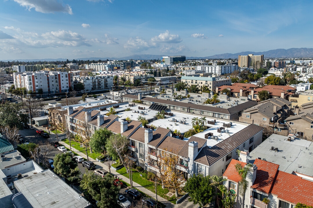 Noho Huston in North Hollywood, CA - Building Photo