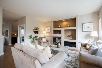 3338 Rosemary Heights Crescent in Surrey, BC - Building Photo - Building Photo