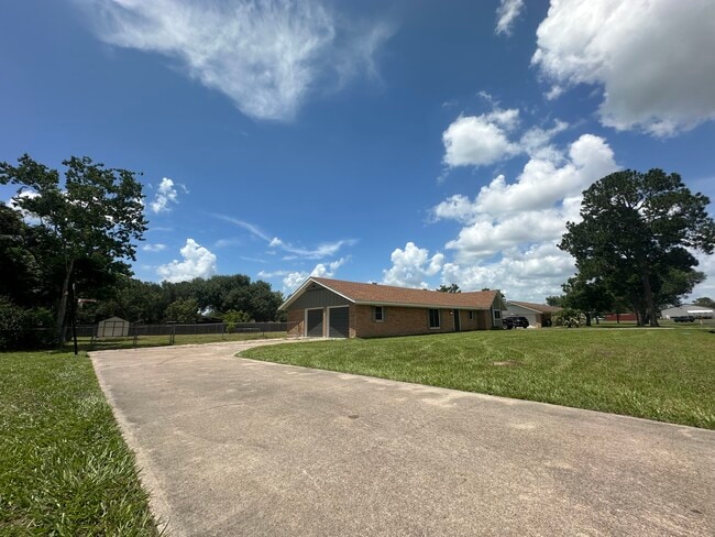 805 Mead Rd