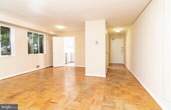 10500 Montrose Ave in Bethesda, MD - Building Photo - Building Photo