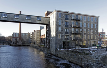 Royal Mills Apartments in West Warwick, RI - Foto de edificio - Building Photo