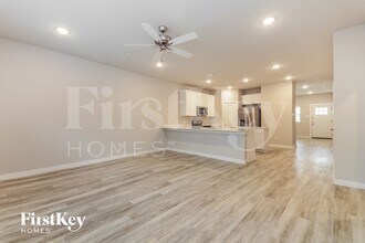 623 Sophia Wy in Lewisville, TX - Foto de edificio - Building Photo