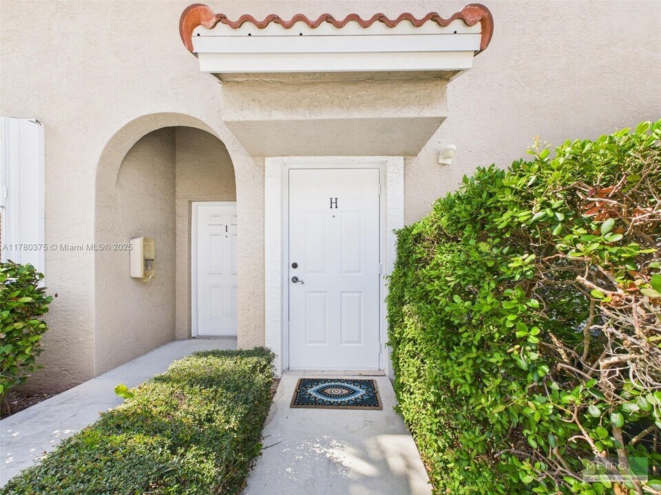 112 Lighthouse Cir in Tequesta, FL - Building Photo