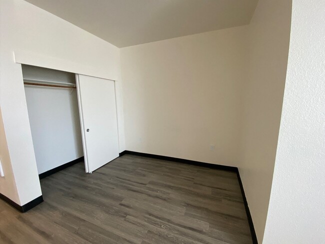 Miley Gardens at Eastmont | 55+ in Oakland, CA - Foto de edificio - Building Photo