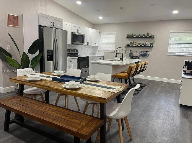 2238 Liberty St in Hollywood, FL - Building Photo - Building Photo