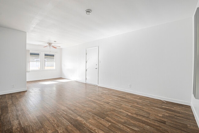 5838.5 W 88th St in Los Angeles, CA - Building Photo - Building Photo