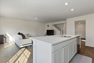 2115 Canyon Creek Ct in Aurora, IL - Building Photo - Building Photo