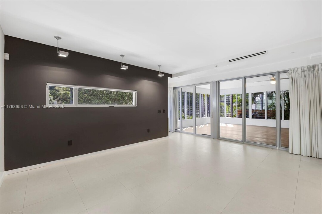 340 Jefferson Ave in Miami Beach, FL - Building Photo