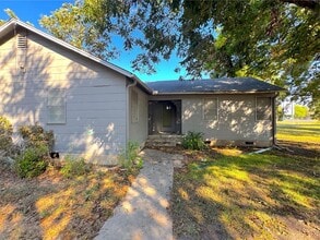 4213 N Main St in Taylor, TX - Building Photo - Building Photo