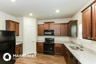 220 Randy Trce in Covington, GA - Foto de edificio - Building Photo