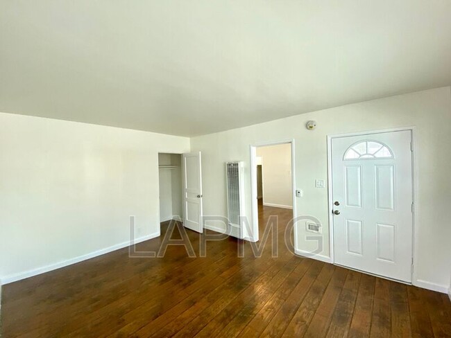 2312 Ocean Park Blvd-Unit -2314 1/2 in Santa Monica, CA - Foto de edificio - Building Photo