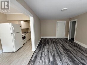 249 Pillette Rd in Windsor, ON - Building Photo - Building Photo