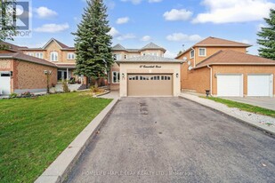 27 Beaverhall Rd in Brampton, ON - Building Photo