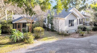 733 Fort Johnson Rd in Charleston, SC - Building Photo