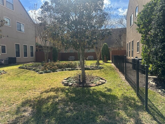 11627 Royal Oaks Trce