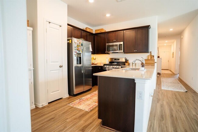 208 Prairie Dog Town Dr in Georgetown, TX - Building Photo - Building Photo