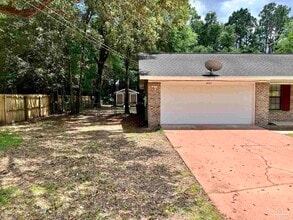 5905 Pamela Dr in Milton, FL - Building Photo - Building Photo