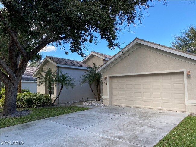 7057 Timberland Cir in Naples, FL - Building Photo - Building Photo