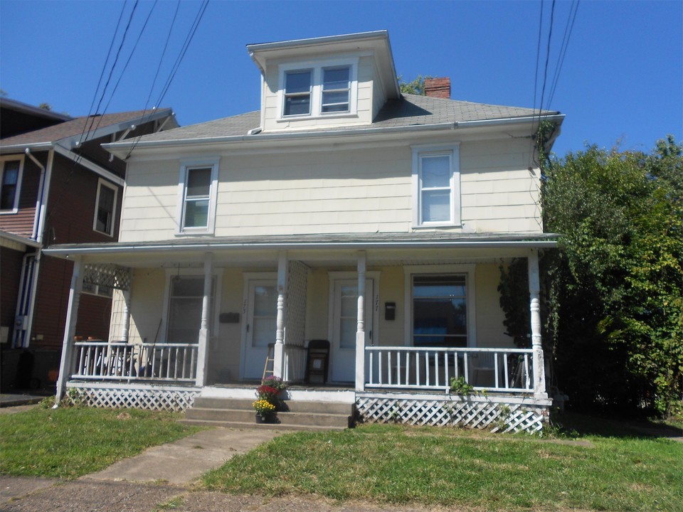 177 N Lancaster St in Athens, OH - Building Photo