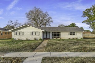 2425 Belmont Blvd in Bossier City, LA - Building Photo