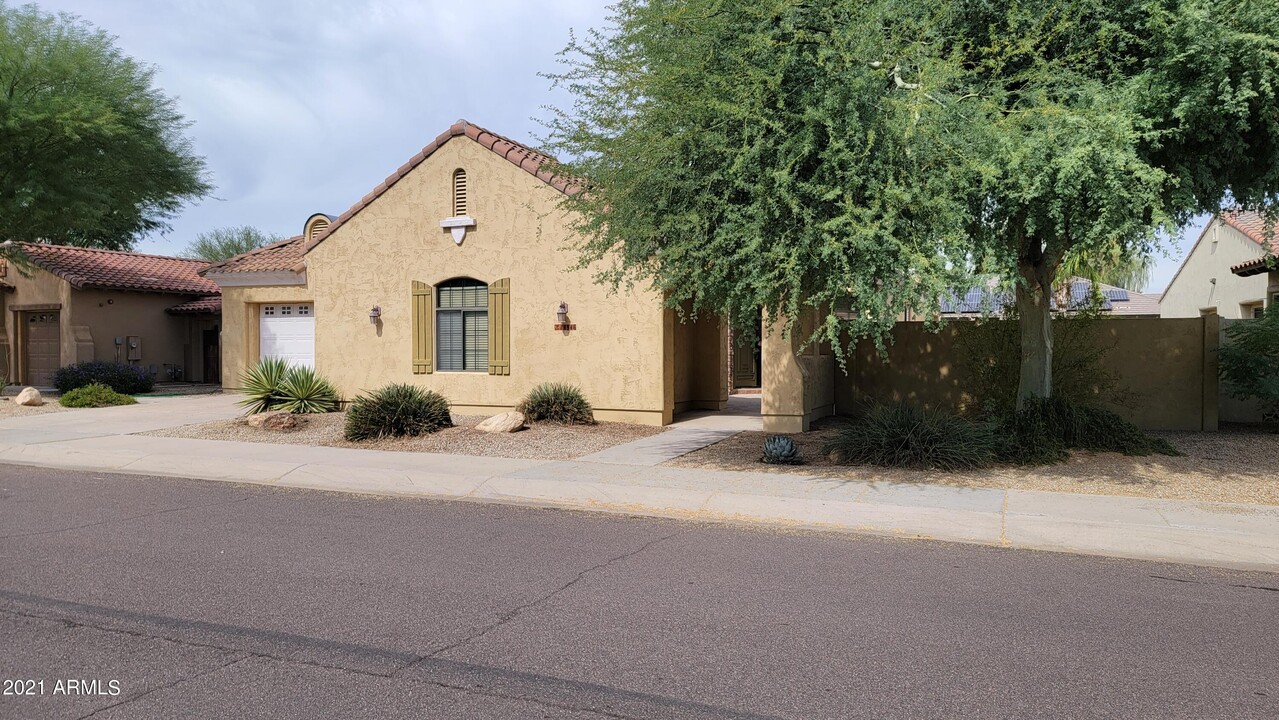 14546 W Sheridan St in Goodyear, AZ - Building Photo