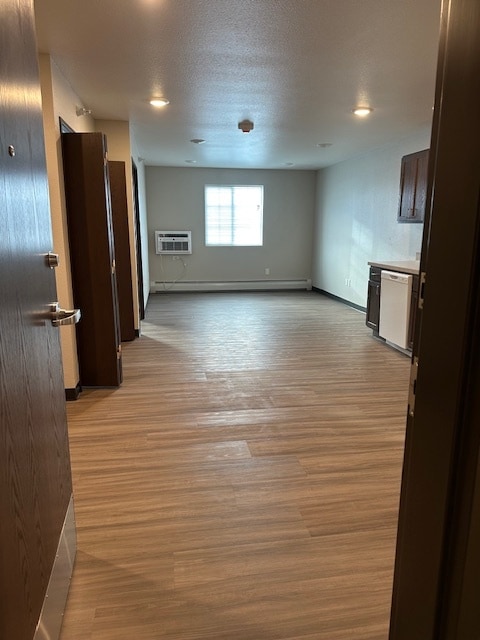 15 19th Ave SW, Unit Broadway Circle Unit 101 in Minot, ND - Foto de edificio - Building Photo