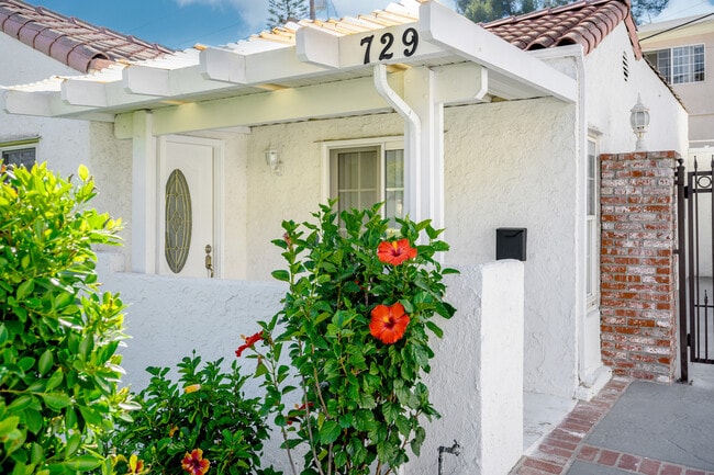 729 Glenmore Blvd in Glendale, CA - Building Photo - Building Photo