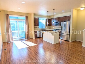 3121 NE 15th Ave in Hillsboro, OR - Building Photo - Building Photo