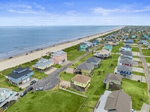 2423 Sand Drift Ln in Port Bolivar, TX - Building Photo - Building Photo