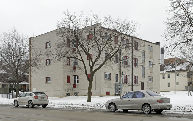 1021-1035 N 23rd St in Milwaukee, WI - Foto de edificio - Building Photo