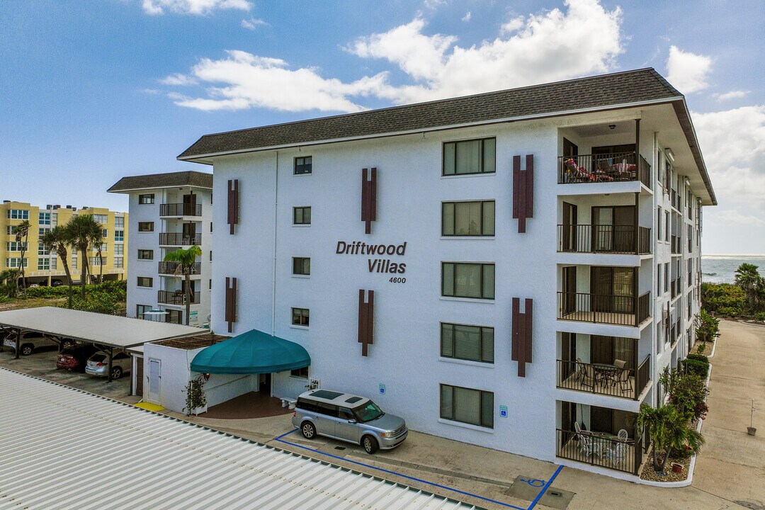 Driftwood Villas in Cocoa Beach, FL - Foto de edificio