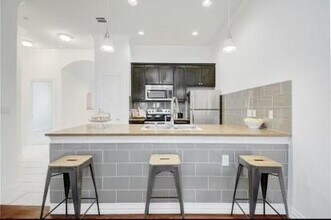 404 Mesa Dr in Del Valle, TX - Building Photo - Building Photo